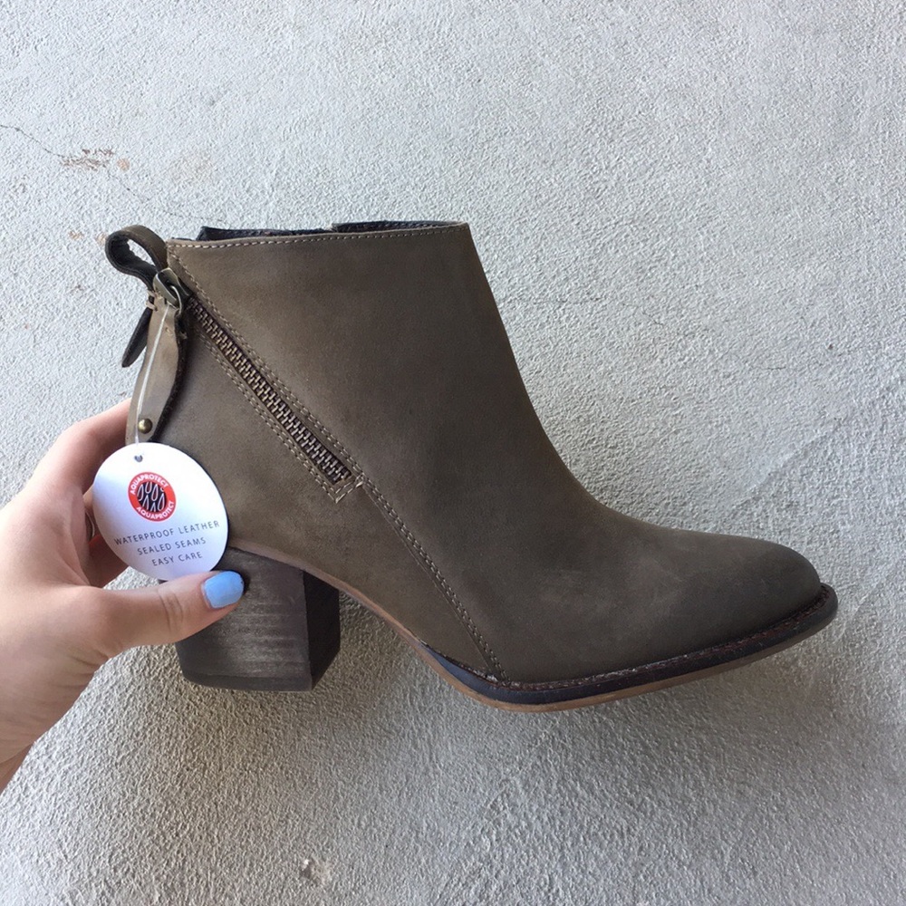 Blondo Nivada bootie